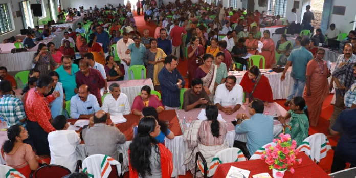 വനംവകുപ്പും കര്ഷകരും തമ്മില് അതിര്ത്തി തര്ക്കം : സംയുക്ത പരിശോധനയ്ക്ക് നിര്ദേശം നല്കി മന്ത്രി വനംവകുപ്പും കര്ഷകരും തമ്മില് അതിര്ത്തി തര്ക്കം : സംയുക്ത പരിശോധനയ്ക്ക് നിര്ദേശം നല്കി മന്ത്രി