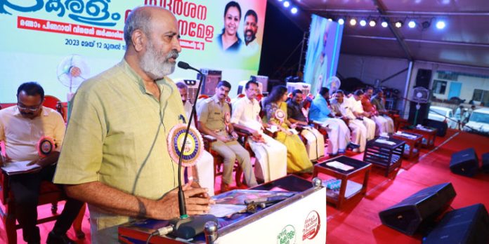 സര്ക്കാരിന്റെ വാര്ഷികം ജനങ്ങള് ഉത്സവമാക്കി : അഡ്വ. മാത്യു ടി.തോമസ് എംഎല്എ സര്ക്കാരിന്റെ വാര്ഷികം ജനങ്ങള് ഉത്സവമാക്കി : അഡ്വ. മാത്യു ടി.തോമസ് എംഎല്എ