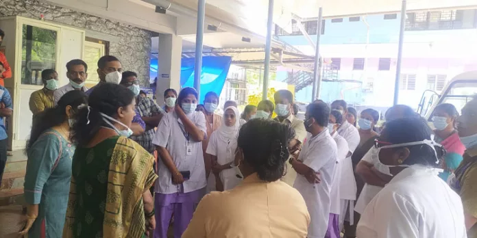 കൊട്ടാരക്കര താലൂക്ക് ആശുപത്രിയിൽ ഡോക്ടറെ കുത്തി കൊലപെടുത്തിയ സംഭവത്തിൽ പ്രതിഷേധിച്ചു കൊട്ടാരക്കര താലൂക്ക് ആശുപത്രിയിൽ ഡോക്ടറെ കുത്തി കൊലപെടുത്തിയ സംഭവത്തിൽ പ്രതിഷേധിച്ചു