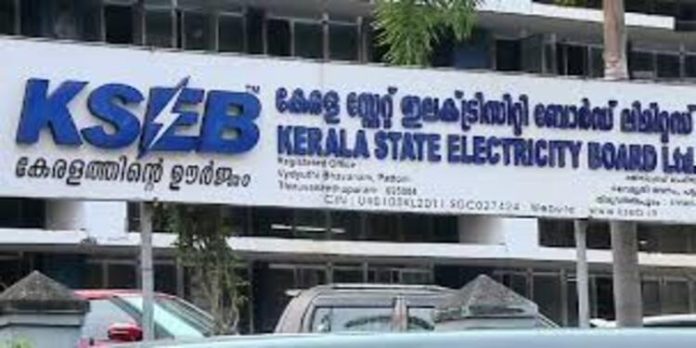 സ്മാര്ട്ട് മീറ്റര് നടപടികളുമായി കെഎസ്ഇബി മുന്നോട്ട് ; പണിമുടക്ക് ഭീഷണിയുമായി ഭരണ പ്രതിപക്ഷ യൂണിയനുകള് സ്മാര്ട്ട് മീറ്റര് നടപടികളുമായി കെഎസ്ഇബി മുന്നോട്ട് ; പണിമുടക്ക് ഭീഷണിയുമായി ഭരണ പ്രതിപക്ഷ യൂണിയനുകള്