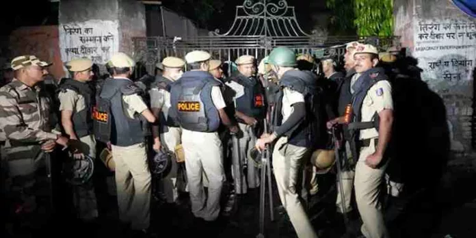 ഗുസ്തി താരങ്ങളുടെ പ്രതിഷേധത്തിന് കർഷകരുടെ പിന്തുണ; ജന്തർ മന്തറിൽ കൂടുതൽ സേനകളെ വിന്യസിച്ചു ഗുസ്തി താരങ്ങളുടെ പ്രതിഷേധത്തിന് കർഷകരുടെ പിന്തുണ; ജന്തർ മന്തറിൽ കൂടുതൽ സേനകളെ വിന്യസിച്ചു