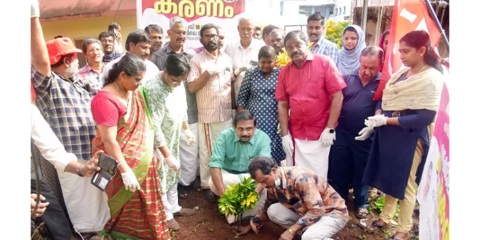 മാലിന്യം മാറ്റി പൂന്തോട്ടമാക്കി പത്തനംതിട്ട ജനറൽ ആശുപത്രി മാലിന്യം മാറ്റി പൂന്തോട്ടമാക്കി പത്തനംതിട്ട ജനറൽ ആശുപത്രി