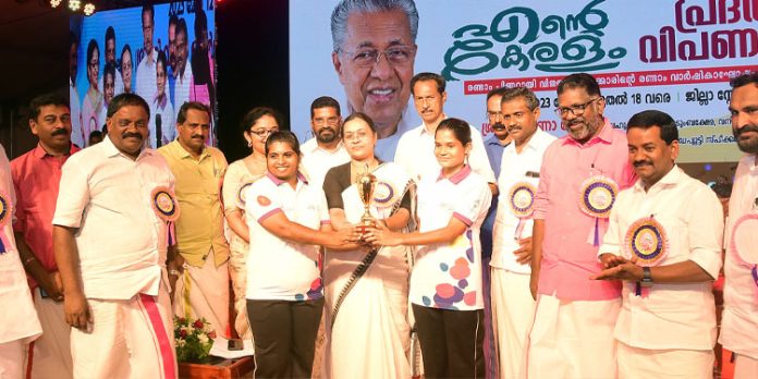 എന്റെ കേരളം മേള : സ്പെഷ്യല് ഒളിംപിക്സില് പങ്കെടുക്കുന്ന ബ്ലെസി ബിജുവിനെയും മെറിന് വില്സനെയും ആദരിച്ചു എന്റെ കേരളം മേള : സ്പെഷ്യല് ഒളിംപിക്സില് പങ്കെടുക്കുന്ന ബ്ലെസി ബിജുവിനെയും മെറിന് വില്സനെയും ആദരിച്ചു