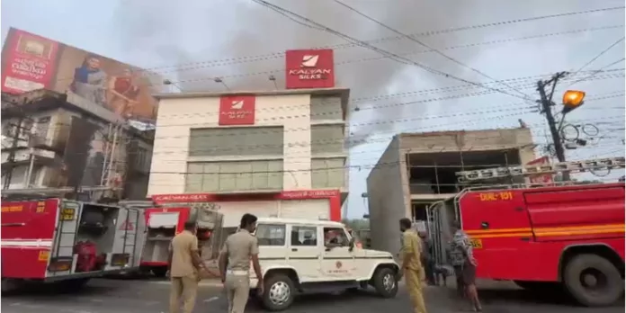 കുന്നംകുളം കല്യാൺ സിൽക്സിൽ വൻ തീപിടുത്തം കുന്നംകുളം കല്യാൺ സിൽക്സിൽ വൻ തീപിടുത്തം