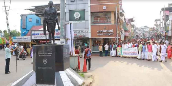 എന്റെ കേരളം പ്രദർശന വിപണന മേളയിൽ താളത്തിൽ മുഴങ്ങി പള്ളിയോട സേവാസംഘത്തിന്റെ വഞ്ചിപ്പാട്ട് എന്റെ കേരളം പ്രദർശന വിപണന മേളയിൽ താളത്തിൽ മുഴങ്ങി പള്ളിയോട സേവാസംഘത്തിന്റെ വഞ്ചിപ്പാട്ട്