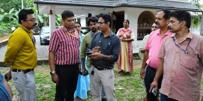 കന്നുകാലികളിലെ മൈക്രോചിപ്പ് പഠിക്കാന് കേന്ദ മൃഗസംരക്ഷണ വകുപ്പ് പ്രതിനിധി എത്തി കന്നുകാലികളിലെ മൈക്രോചിപ്പ് പഠിക്കാന് കേന്ദ മൃഗസംരക്ഷണ വകുപ്പ് പ്രതിനിധി എത്തി