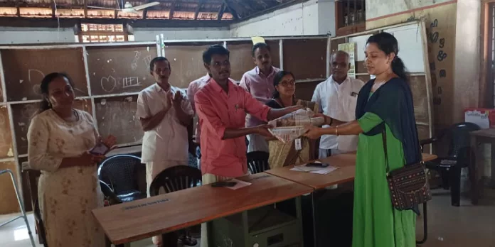 സ്കൂൾ യൂണിഫോം വിതരണവും കെട്ടിട പുനർനിർമ്മാണ ആലോചനയോഗവും നടന്നു സ്കൂൾ യൂണിഫോം വിതരണവും കെട്ടിട പുനർനിർമ്മാണ ആലോചനയോഗവും നടന്നു