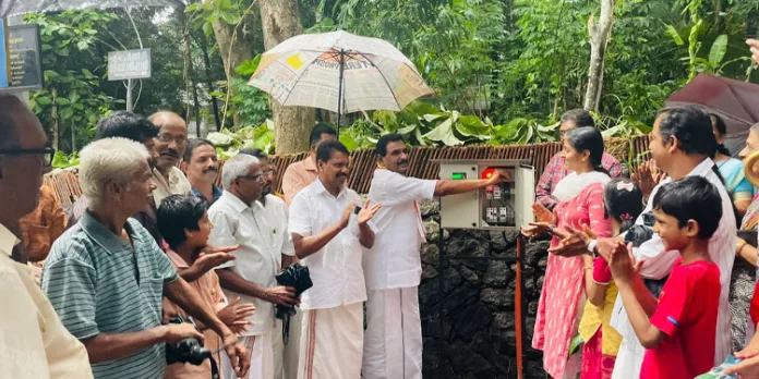 മിനി മാസ്റ്റ് ലൈറ്റിന്റെ ഉദ്ഘാടനം നടത്തി മിനി മാസ്റ്റ് ലൈറ്റിന്റെ ഉദ്ഘാടനം നടത്തി