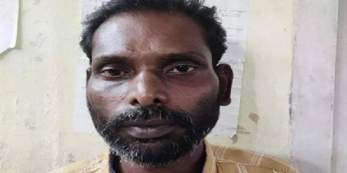 പട്ടാപകൽ വീട് കുത്തിത്തുറന്ന് മോഷണം ; 22 വർഷം ഒളിവിൽ കഴിഞ്ഞ പ്രതി പിടിയിൽ പട്ടാപകൽ വീട് കുത്തിത്തുറന്ന് മോഷണം ; 22 വർഷം ഒളിവിൽ കഴിഞ്ഞ പ്രതി പിടിയിൽ