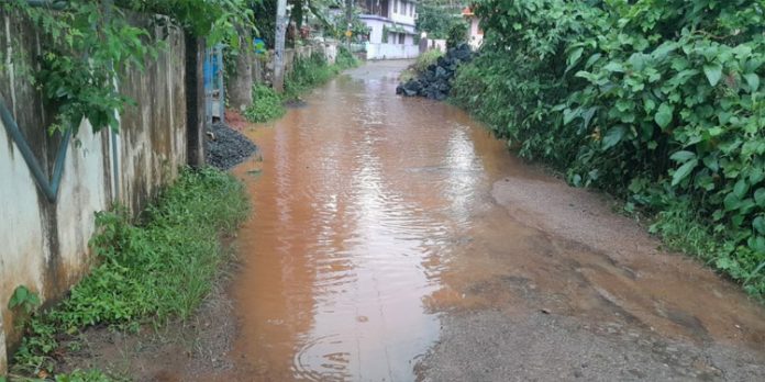 തുടക്കത്തില് തന്നെ അസ്തമിച്ച് കോന്നി മിനി ബൈപാസ് നിര്മ്മാണം തുടക്കത്തില് തന്നെ അസ്തമിച്ച് കോന്നി മിനി ബൈപാസ് നിര്മ്മാണം