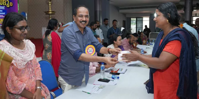 രണ്ട് മണിക്കൂറിനുള്ളില് ബിന്സിക്ക് റേഷന്കാര്ഡ് ലഭ്യമാക്കി സിവില് സപ്ലൈസ് വകുപ്പ് രണ്ട് മണിക്കൂറിനുള്ളില് ബിന്സിക്ക് റേഷന്കാര്ഡ് ലഭ്യമാക്കി സിവില് സപ്ലൈസ് വകുപ്പ്