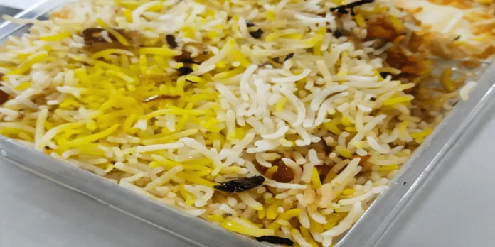 ഓഡര് ചെയ്ത ബിരിയാണിയില് പാറ്റ ; 20,000 രൂപ നഷ്ടപരിഹാരം നല്കാന് ഉത്തരവ് ഓഡര് ചെയ്ത ബിരിയാണിയില് പാറ്റ ; 20,000 രൂപ നഷ്ടപരിഹാരം നല്കാന് ഉത്തരവ്