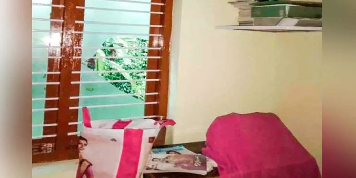 കനത്ത മഴയും കാറ്റും ; മിന്നലിൽ വീടിന്റെ വയറിങ് കത്തിനശിച്ചു കനത്ത മഴയും കാറ്റും ; മിന്നലിൽ വീടിന്റെ വയറിങ് കത്തിനശിച്ചു