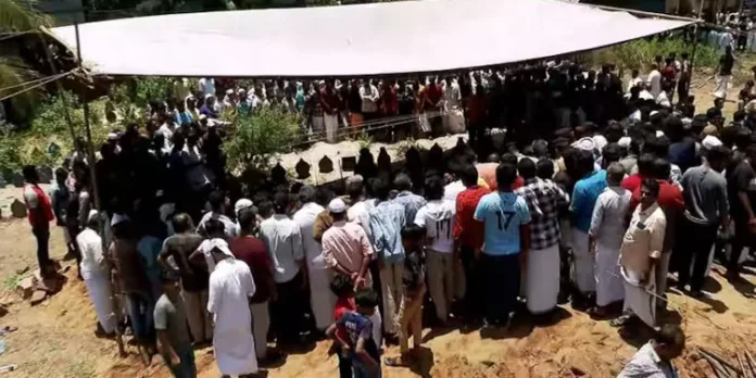 ഒന്നിച്ച് പോയവര് ഇനി ഒന്നിച്ചുറങ്ങും ; കുന്നുമ്മല് കുടുംബത്തിലെ 11 പേരുടെയും മൃതദേഹം ഖബറടക്കി ഒന്നിച്ച് പോയവര് ഇനി ഒന്നിച്ചുറങ്ങും ; കുന്നുമ്മല് കുടുംബത്തിലെ 11 പേരുടെയും മൃതദേഹം ഖബറടക്കി