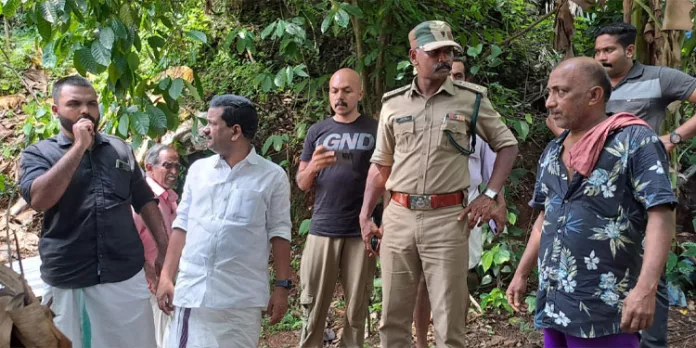 കടുവ ആക്രമണം ; പശുക്കളെ നഷ്ടമായ ക്ഷീര കർഷകർക്ക് എംഎൽഎ അടിയന്തിര ധനസഹായം വിതരണം ചെയ്തു കടുവ ആക്രമണം ; പശുക്കളെ നഷ്ടമായ ക്ഷീര കർഷകർക്ക് എംഎൽഎ അടിയന്തിര ധനസഹായം വിതരണം ചെയ്തു