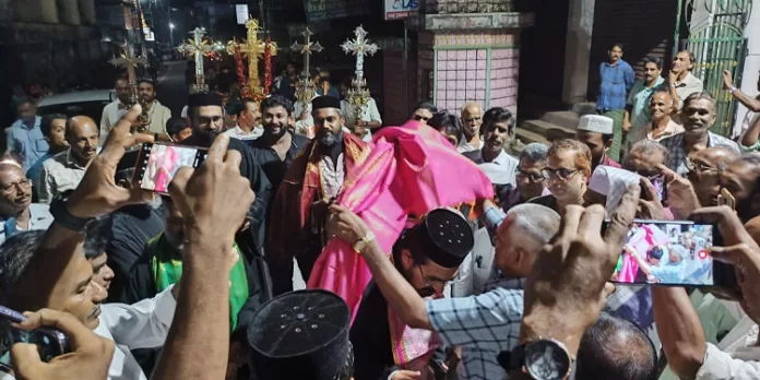 മലയോര നാടായ കോന്നിയിൽ മതസൗഹാർദം ഉയർത്തി റാസക്ക് സ്വീകരണം മലയോര നാടായ കോന്നിയിൽ മതസൗഹാർദം ഉയർത്തി റാസക്ക് സ്വീകരണം