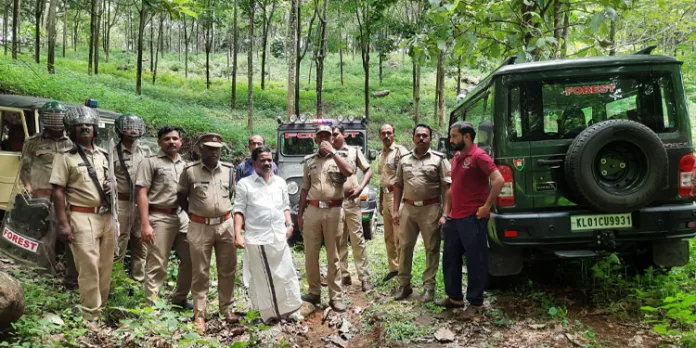 പെരുനാട് കടുവ ഭീഷണി ; പ്രത്യേക സംഘത്തിന്റെ അന്വേഷണം വിലയിരുത്താൻ അഡ്വ. പ്രമോദ് നാരായൺ എംഎൽഎയും എത്തി പെരുനാട് കടുവ ഭീഷണി ; പ്രത്യേക സംഘത്തിന്റെ അന്വേഷണം വിലയിരുത്താൻ അഡ്വ. പ്രമോദ് നാരായൺ എംഎൽഎയും എത്തി