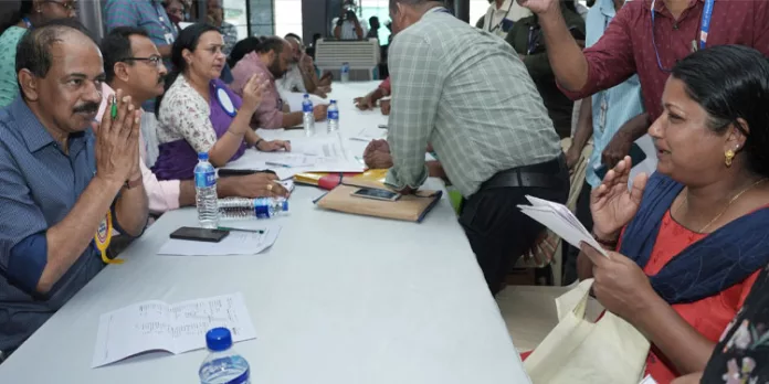 ഭക്ഷ്യമന്ത്രിയുടെ ഇടപെടല് ; ബിന്സിക്കും പെണ്മക്കള്ക്കും അടച്ചുറപ്പുള്ള വീട് ഭക്ഷ്യമന്ത്രിയുടെ ഇടപെടല് ; ബിന്സിക്കും പെണ്മക്കള്ക്കും അടച്ചുറപ്പുള്ള വീട്