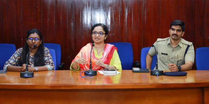 ചെങ്ങറ : പ്രദേശവാസികളുമായി ജില്ലാ കളക്ടര് ചര്ച്ച നടത്തി ചെങ്ങറ : പ്രദേശവാസികളുമായി ജില്ലാ കളക്ടര് ചര്ച്ച നടത്തി