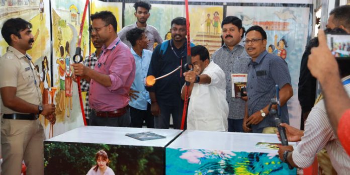 ലഹരിക്കെതിരെ അമ്പെയ്ത് അഡ്വ. പ്രമോദ് നാരായണ് എംഎല്എ ലഹരിക്കെതിരെ അമ്പെയ്ത് അഡ്വ. പ്രമോദ് നാരായണ് എംഎല്എ