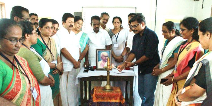 രാഷ്ട്രപുനർ നിർമ്മാണത്തിൽ വനിതകൾക്കുള്ള പങ്ക് വലുതാണെന്ന് അഡ്വ. മാത്യു കുഴൽനാടൻ രാഷ്ട്രപുനർ നിർമ്മാണത്തിൽ വനിതകൾക്കുള്ള പങ്ക് വലുതാണെന്ന് അഡ്വ. മാത്യു കുഴൽനാടൻ