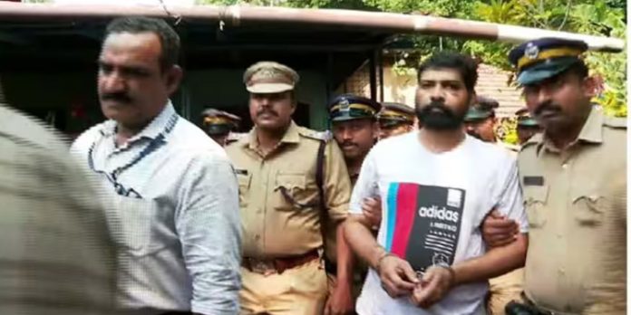വന്ദന ദാസ് കൊലക്കേസ് ; പ്രതി സന്ദീപിനെ കുടവട്ടൂരിലെ വീട്ടിലെത്തിച്ച് പോലീസ് തെളിവെടുപ്പ് വന്ദന ദാസ് കൊലക്കേസ് ; പ്രതി സന്ദീപിനെ കുടവട്ടൂരിലെ വീട്ടിലെത്തിച്ച് പോലീസ് തെളിവെടുപ്പ്