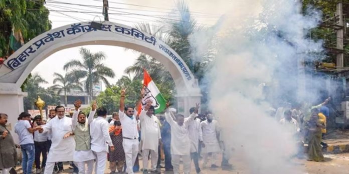 കർണാടകത്തിൽ വൻ വിജയം നേടി കോൺഗ്രസ് ; ആഘോഷം തുടങ്ങി കർണാടകത്തിൽ വൻ വിജയം നേടി കോൺഗ്രസ് ; ആഘോഷം തുടങ്ങി