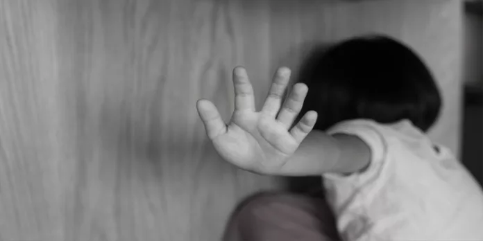 മദ്യപിച്ചെത്തുന്ന പിതാവും മുത്തശ്ശിയും ചേർന്ന് പിഞ്ചുകുഞ്ഞുങ്ങളെ ഉപദ്രവിക്കുന്നതായി പരാതി മദ്യപിച്ചെത്തുന്ന പിതാവും മുത്തശ്ശിയും ചേർന്ന് പിഞ്ചുകുഞ്ഞുങ്ങളെ ഉപദ്രവിക്കുന്നതായി പരാതി
