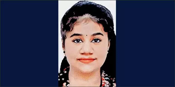 ഗതാഗതകുരുക്കിൽ അകപ്പെട്ടു ; കാറിൽനിന്ന് ഇറങ്ങിയോടി അമ്മയും മകളും ; എന്നിട്ടും 4 മിനിറ്റ് വൈകി ,‘ നീറ്റ് ’ എഴുതാനായില്ല ഗതാഗതകുരുക്കിൽ അകപ്പെട്ടു ; കാറിൽനിന്ന് ഇറങ്ങിയോടി അമ്മയും മകളും ; എന്നിട്ടും 4 മിനിറ്റ് വൈകി ,‘ നീറ്റ് ’ എഴുതാനായില്ല