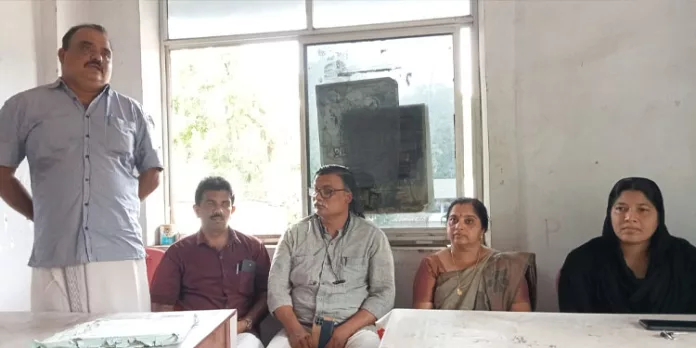 കേന്ദ്ര സർക്കാർ സഹകരണ മേഖലയെ തകർക്കുന്ന നയങ്ങൾ സ്വീകരിക്കുന്നത് അവസാനിപ്പിക്കണമെന്ന് കേരള സഹകരണ വേദി എഴുമറ്റൂര് മണ്ഡലം സമ്മേളനം കേന്ദ്ര സർക്കാർ സഹകരണ മേഖലയെ തകർക്കുന്ന നയങ്ങൾ സ്വീകരിക്കുന്നത് അവസാനിപ്പിക്കണമെന്ന് കേരള സഹകരണ വേദി എഴുമറ്റൂര് മണ്ഡലം സമ്മേളനം