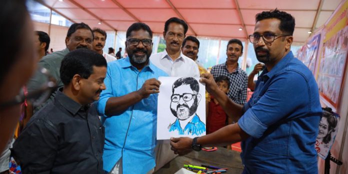 ലൈവായി ചിറ്റയത്തിന്റെയും പ്രമോദ് നാരായണിന്റെയും പടം വരച്ച് കാര്ട്ടൂണിസ്റ് ഷാജി സീതത്തോട് ലൈവായി ചിറ്റയത്തിന്റെയും പ്രമോദ് നാരായണിന്റെയും പടം വരച്ച് കാര്ട്ടൂണിസ്റ് ഷാജി സീതത്തോട്