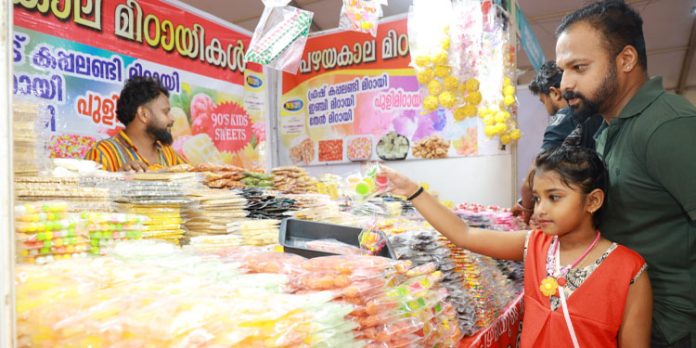 മേളയില് അല്പം ‘മിഠായി മധുരം’ മേളയില് അല്പം ‘മിഠായി മധുരം’