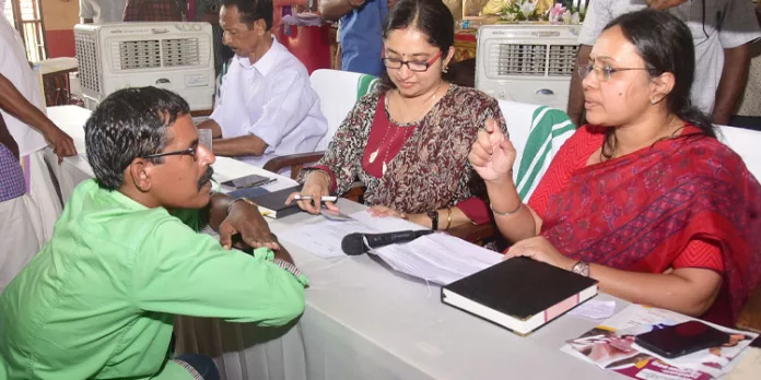 ആരോഗ്യ മന്ത്രി ഇടപെട്ടു : ഭിന്നശേഷിക്കാരനായ സതീഷിന് കുടിവെള്ള കണക്ഷന് ആരോഗ്യ മന്ത്രി ഇടപെട്ടു : ഭിന്നശേഷിക്കാരനായ സതീഷിന് കുടിവെള്ള കണക്ഷന്