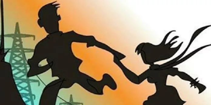 നാല് കുട്ടികളെ ആശുപത്രിക്ക് മുന്നിലുപേക്ഷിച്ച് അമ്മ കാമുകനൊപ്പം മുങ്ങി നാല് കുട്ടികളെ ആശുപത്രിക്ക് മുന്നിലുപേക്ഷിച്ച് അമ്മ കാമുകനൊപ്പം മുങ്ങി