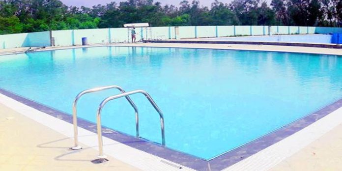 നീന്തൽ കുളത്തിൽ പരിശീലനത്തിനെത്തിയ കുട്ടികൾക്ക് പനി ; അൻപതോളം പേർ ആശുപത്രിയിൽ നീന്തൽ കുളത്തിൽ പരിശീലനത്തിനെത്തിയ കുട്ടികൾക്ക് പനി ; അൻപതോളം പേർ ആശുപത്രിയിൽ