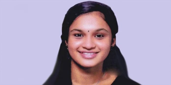 രാഖിശ്രീയെ ഒരു യുവാവ് ശല്യപ്പെടുത്തി ; പെണ്കുട്ടിയുടെ മരണത്തില് കൂടുതല് അന്വേഷണത്തിന് പോലീസ് രാഖിശ്രീയെ ഒരു യുവാവ് ശല്യപ്പെടുത്തി ; പെണ്കുട്ടിയുടെ മരണത്തില് കൂടുതല് അന്വേഷണത്തിന് പോലീസ്