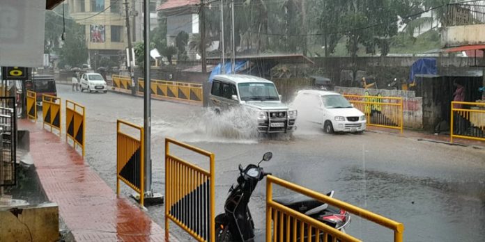 കോന്നിയില് കനത്ത മഴ കോന്നിയില് കനത്ത മഴ