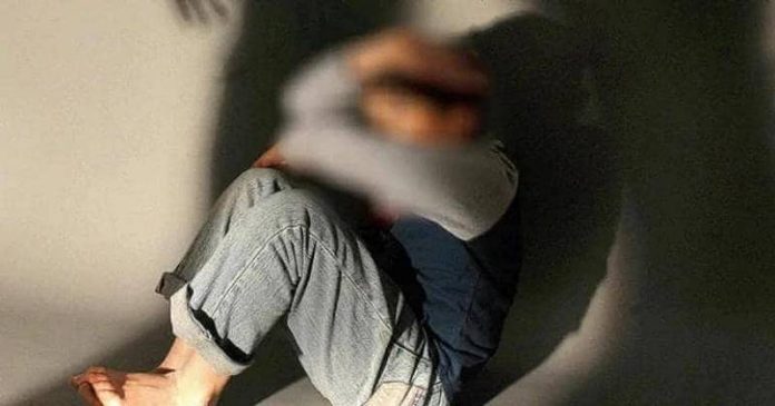 പൈപ്പ് ശരിയാക്കാനെന്ന് പറഞ്ഞ് വിളിച്ചുവരുത്തിയ 14കാരനെ 40കാരി പീഡിപ്പിച്ചു ; സംഭവം കേരളത്തില് പൈപ്പ് ശരിയാക്കാനെന്ന് പറഞ്ഞ് വിളിച്ചുവരുത്തിയ 14കാരനെ 40കാരി പീഡിപ്പിച്ചു ; സംഭവം കേരളത്തില്