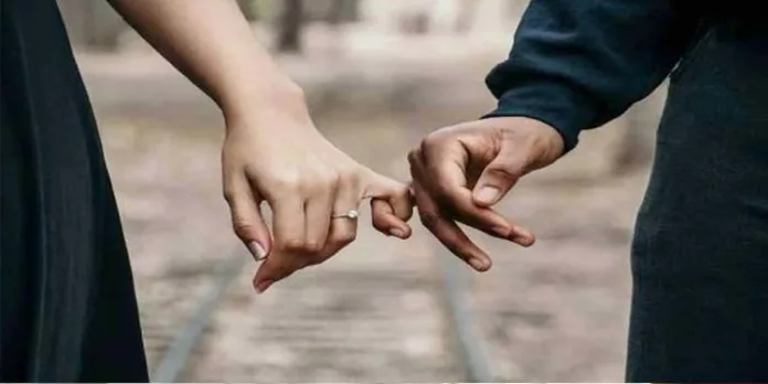 വിവാഹിതനെന്ന് പറഞ്ഞശേഷമുള്ള ലിവ് ഇന് റിലേഷന് വിശ്വാസവഞ്ചനയായി കാണാനാവില്ല – ഹൈക്കോടതി വിവാഹിതനെന്ന് പറഞ്ഞശേഷമുള്ള ലിവ് ഇന് റിലേഷന് വിശ്വാസവഞ്ചനയായി കാണാനാവില്ല – ഹൈക്കോടതി