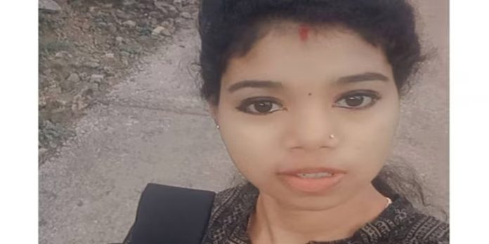 കൊല്ലത്ത് ഗർഭിണിയെ വീട്ടിനുള്ളിൽ മരിച്ച നിലയിൽ കണ്ടെത്തി കൊല്ലത്ത് ഗർഭിണിയെ വീട്ടിനുള്ളിൽ മരിച്ച നിലയിൽ കണ്ടെത്തി