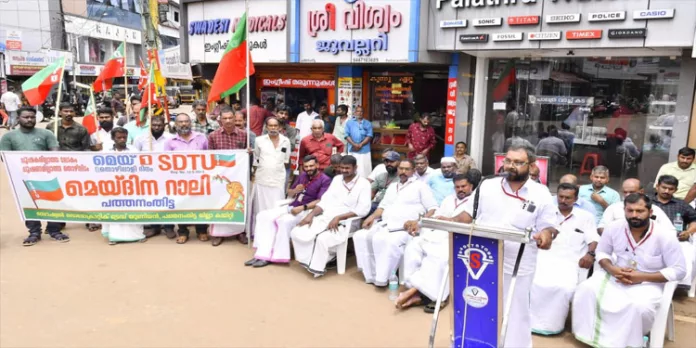 എസ് ഡി ടി യു ജില്ലാ കമ്മിറ്റിയുടെ നേതൃത്വത്തില് മെയ്ദിന റാലി സംഘടിപ്പിച്ചു എസ് ഡി ടി യു ജില്ലാ കമ്മിറ്റിയുടെ നേതൃത്വത്തില് മെയ്ദിന റാലി സംഘടിപ്പിച്ചു