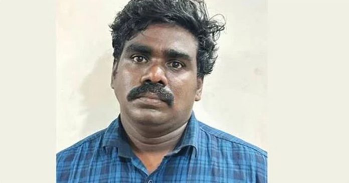 ഭാര്യയുടെ നഗ്നദൃശ്യങ്ങള് സെക്സ് ചാറ്റ് ആപ്പിൽ പ്രചരിപ്പിച്ച യുവാവ് പിടിയിൽ ഭാര്യയുടെ നഗ്നദൃശ്യങ്ങള് സെക്സ് ചാറ്റ് ആപ്പിൽ പ്രചരിപ്പിച്ച യുവാവ് പിടിയിൽ