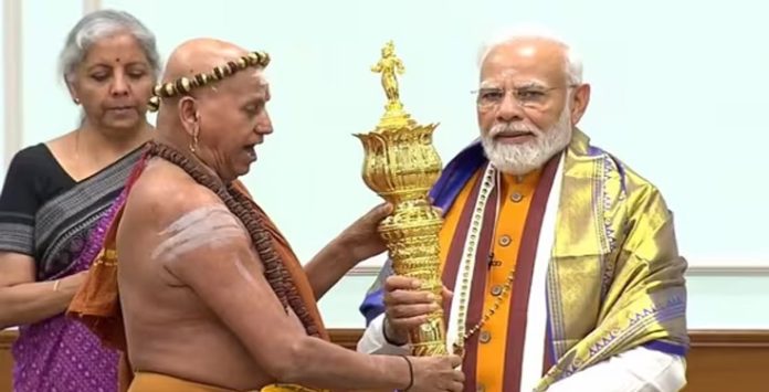 പാര്ലമെന്റ് മന്ദിരം ഉദ്ഘാടനം : പ്രധാനമന്ത്രിക്ക് ചെങ്കോല് കൈമാറി പാര്ലമെന്റ് മന്ദിരം ഉദ്ഘാടനം : പ്രധാനമന്ത്രിക്ക് ചെങ്കോല് കൈമാറി