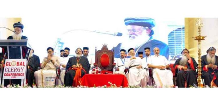 സമൂഹത്തിനുവേണ്ടി കഷ്ടം അനുഭവിക്കുന്നവര്ക്കുള്ള സമര്പ്പണത്തിന്റെ ശുശ്രൂഷയാണ് വൈദികരില്നിന്ന് ഉണ്ടാകേണ്ടത് ; കാതോലിക്കാ ബാവാ സമൂഹത്തിനുവേണ്ടി കഷ്ടം അനുഭവിക്കുന്നവര്ക്കുള്ള സമര്പ്പണത്തിന്റെ ശുശ്രൂഷയാണ് വൈദികരില്നിന്ന് ഉണ്ടാകേണ്ടത് ; കാതോലിക്കാ ബാവാ