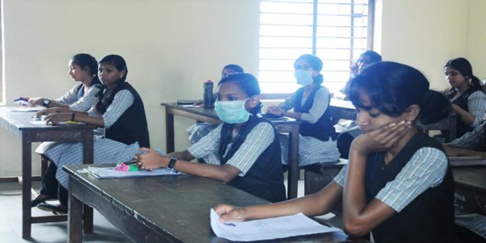 സേ പരീക്ഷ ജൂണ് ഏഴ് മുതല് ; പ്ലസ് വണ് ക്ലാസുകള് ജൂലായ് 5 മുതല് സേ പരീക്ഷ ജൂണ് ഏഴ് മുതല് ; പ്ലസ് വണ് ക്ലാസുകള് ജൂലായ് 5 മുതല്