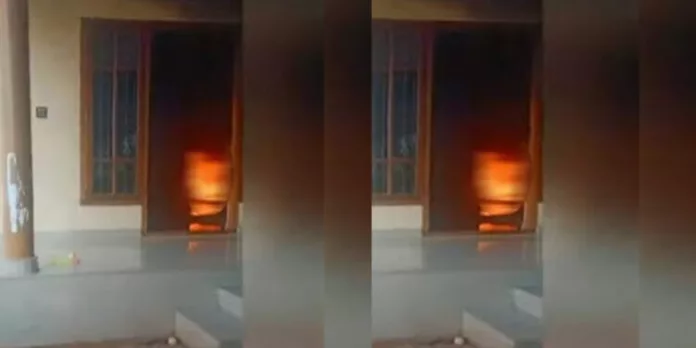 ഫ്രിഡ്ജ് പൊട്ടിത്തെറിച്ച് അപകടം ; വീടിന് തീപിടിച്ചു ഫ്രിഡ്ജ് പൊട്ടിത്തെറിച്ച് അപകടം ; വീടിന് തീപിടിച്ചു