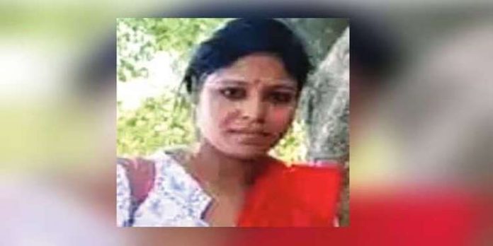 മഹാലക്ഷ്മിയുടെ സൗന്ദര്യത്തിൽ വീണത് അഞ്ച് പുരുഷന്മാർ, അഞ്ച് പേരെയും വിവാഹം കഴിച്ച് പണവുമായി മുങ്ങി ; യുവതി പിടിയിൽ മഹാലക്ഷ്മിയുടെ സൗന്ദര്യത്തിൽ വീണത് അഞ്ച് പുരുഷന്മാർ, അഞ്ച് പേരെയും വിവാഹം കഴിച്ച് പണവുമായി മുങ്ങി ; യുവതി പിടിയിൽ