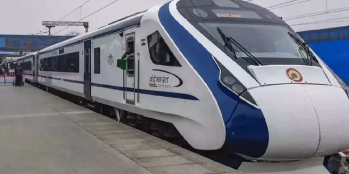 കേരളത്തിന്റെ രണ്ടാം വന്ദേഭാരത് ട്രെയിനിന്റെ റൂട്ട് സംബന്ധിച്ച പ്രഖ്യാപനം ഉടൻ കേരളത്തിന്റെ രണ്ടാം വന്ദേഭാരത് ട്രെയിനിന്റെ റൂട്ട് സംബന്ധിച്ച പ്രഖ്യാപനം ഉടൻ