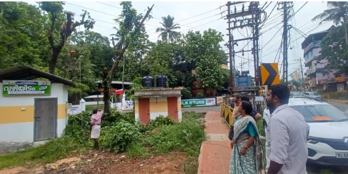 പഴവങ്ങാടി ഗ്രാമപഞ്ചായത്ത് ഉടമസ്ഥതയിലുള്ള സ്ഥലം കെ.എസ്.ഇ.ബി ട്രാന്സ്ഫോര്മര് മാറ്റി സ്ഥാപിക്കുന്നതിനായി വിട്ടുനല്കി പഴവങ്ങാടി ഗ്രാമപഞ്ചായത്ത് ഉടമസ്ഥതയിലുള്ള സ്ഥലം കെ.എസ്.ഇ.ബി ട്രാന്സ്ഫോര്മര് മാറ്റി സ്ഥാപിക്കുന്നതിനായി വിട്ടുനല്കി