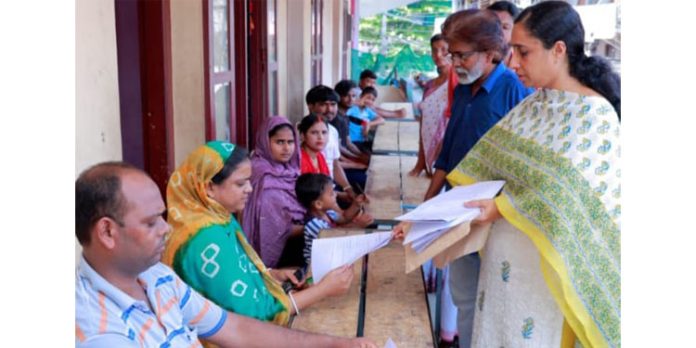 ചങ്ങാതി മികവുത്സവം : സാക്ഷരതാ പരീക്ഷ എഴുതി അതിഥി തൊഴിലാളികള് ചങ്ങാതി മികവുത്സവം : സാക്ഷരതാ പരീക്ഷ എഴുതി അതിഥി തൊഴിലാളികള്